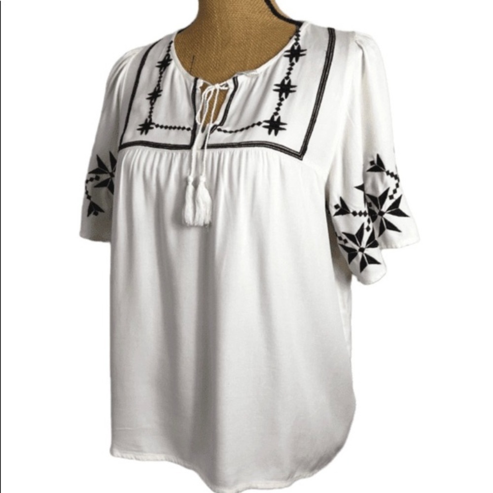 Old Navy Ivory/Black Embroidered Casual Ruffle Sleeves SP